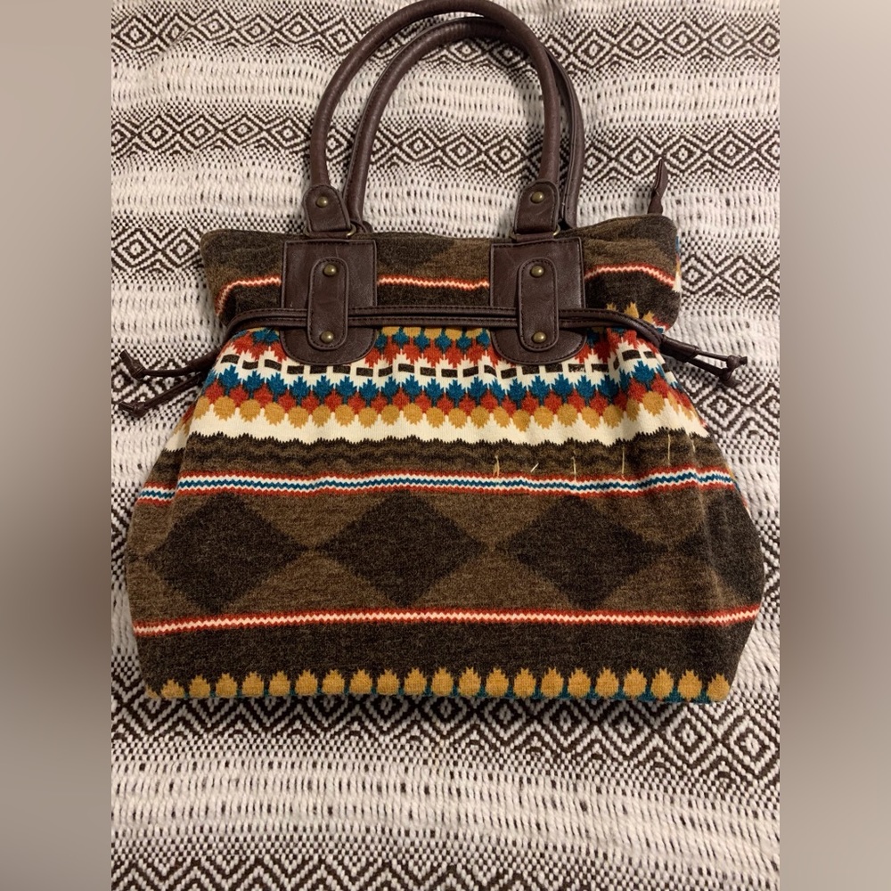 Beautiful Southwestern bag.